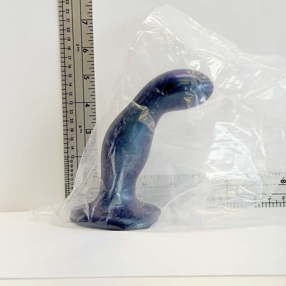 Sapphire Curve, 5.5 inch silicone Vault sample